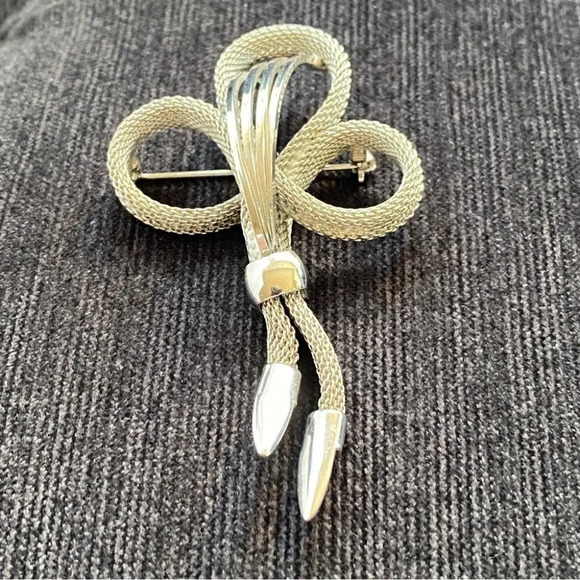 Vintage Art  Nouveau Silver Bow Modernist Brooch Pin with Dangling Tassels - Picture 2 of 8